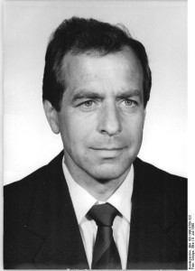 Dr. Dietmar Matterne, Bundestagsabgeordeneter aus Cottbus für die SPD. Er schilderte die Erlebnisse aus seiner Sicht. Bildquelle: Bundesarchiv, Bild 183-1990-0709-323 / CC-BY-SA